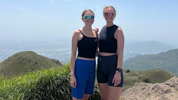 Agnes Forsgren och Alice Jonsson gjorde många utflykter under sin utbytestermin vid National Taiwan University (NTU), här i Nationalparken Yangminshan.