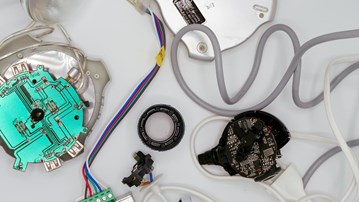 Lödverktyg och elektronisk utrustning.