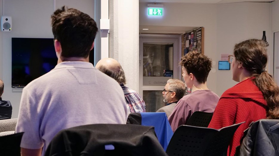 Publik under satelliten, Swedish e-Science Academy.