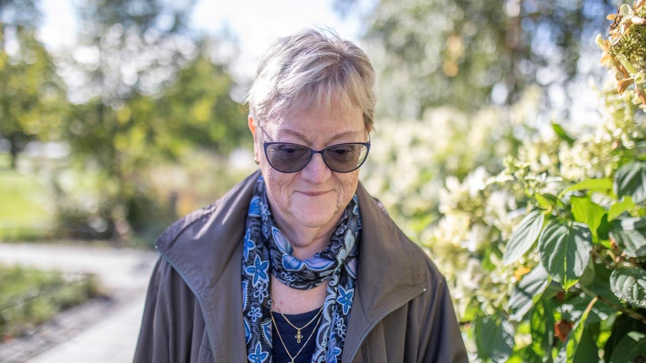 porträtt på Ellinor Ädelroth utomhus