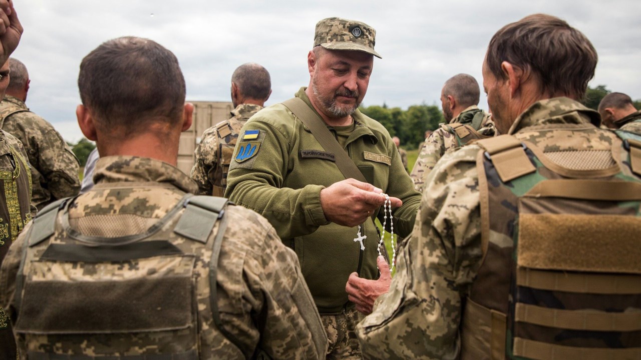 Fältprästerna jobbar numera som en integrerad del av stridsapparaten.