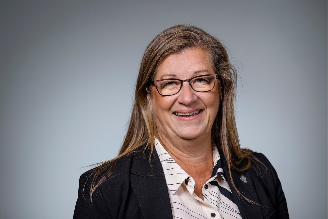 Porträtt på Katrine Riklund, prorektor vid Umeå universitet.