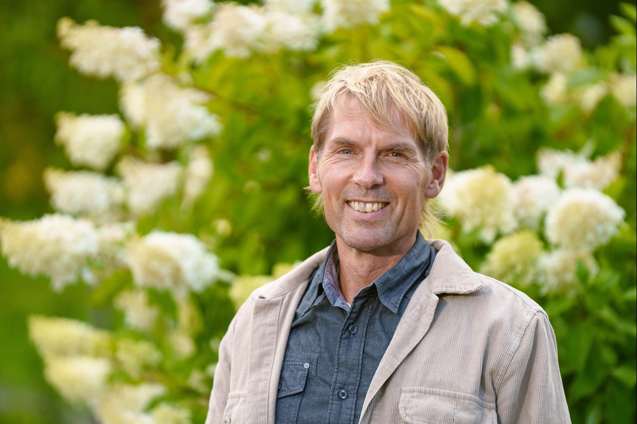 Thomas WågbergDekan på tekniks-naturvetenskaplig fakultet. Gruppledare för Nano for Energy, som fokuserar på applikationer av nanomaterial inom förnybar energi.