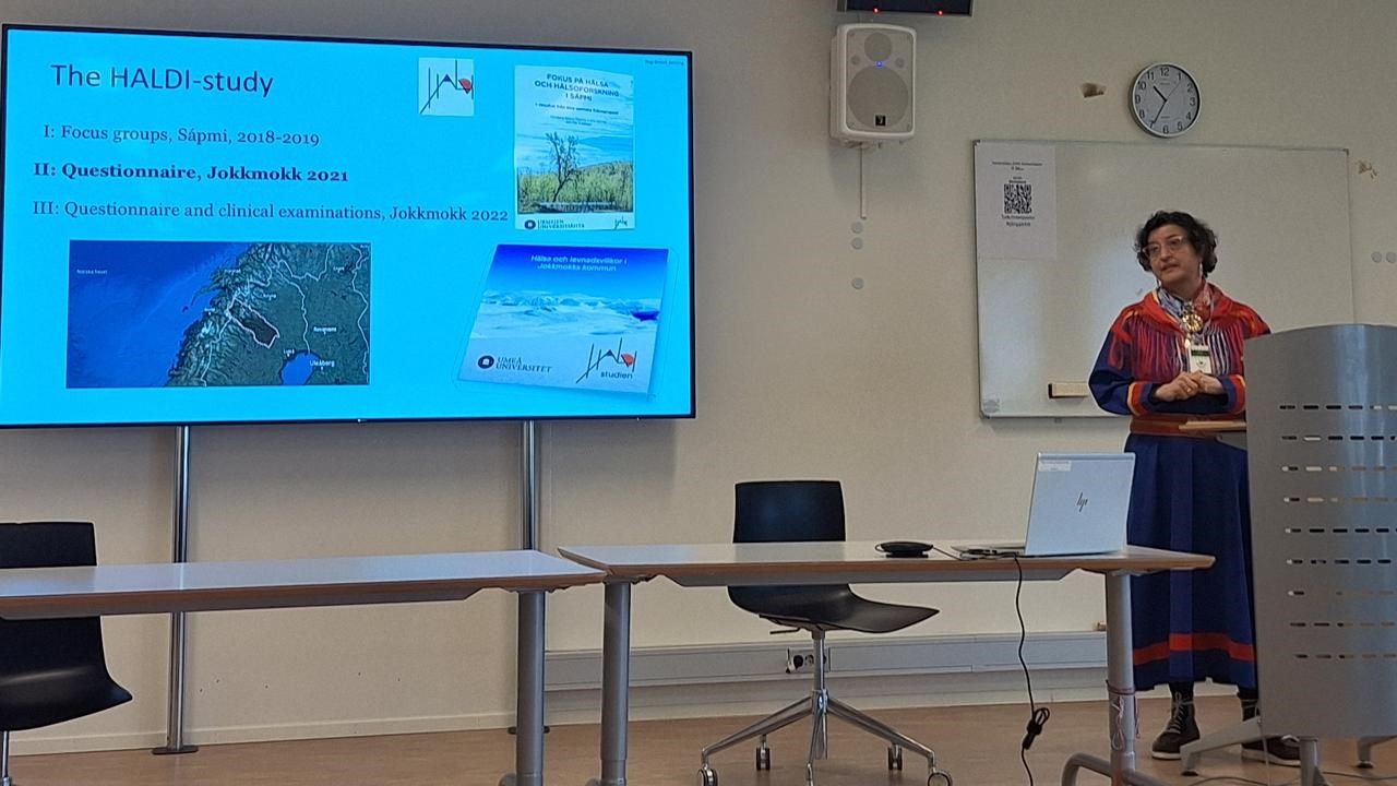 Person håller föreläsning