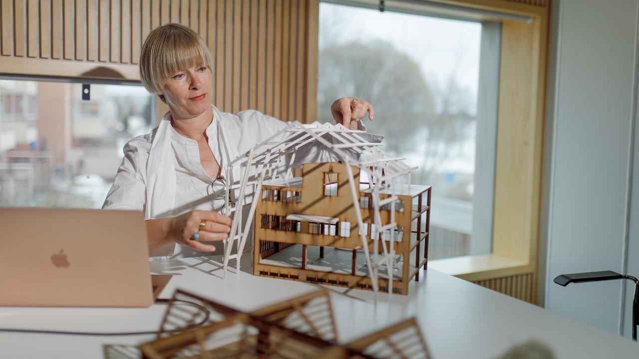 Cornelia RedekerProfessor vid Arkitekthögskolan vid Umeå universitetRoll: Katalogansvarig, Prefekt