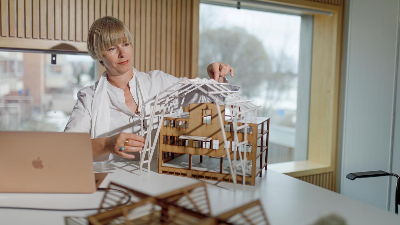 Cornelia RedekerProfessor vid Arkitekthögskolan vid Umeå universitetRoll: Katalogansvarig, Prefekt
