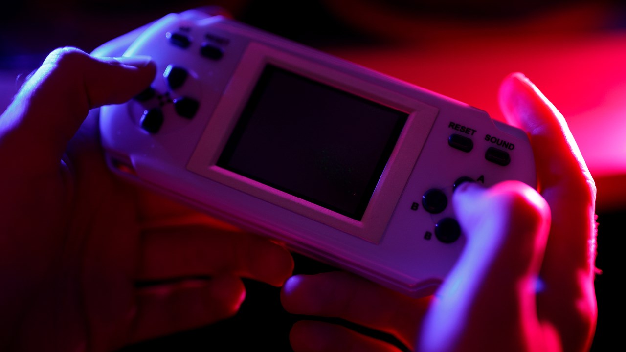 Tim Bergströmgamingkulturens socialisationspraktik: Svenska datorspelares och e-sportares fostran in i den digitala spelvärlden.
