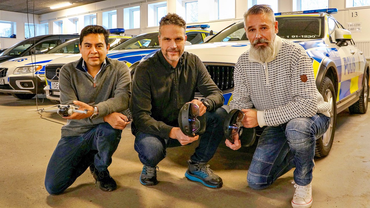 Anders Schogster och universitetslektor Jonas Hansson från enheten för polisutbildningen, samarbetar  nu med Juan Carlos Nieves Sanchez, universitetslektor vid institutionen för datavetenskap i ett nytt AI-projekt för framtidens polisarbete.