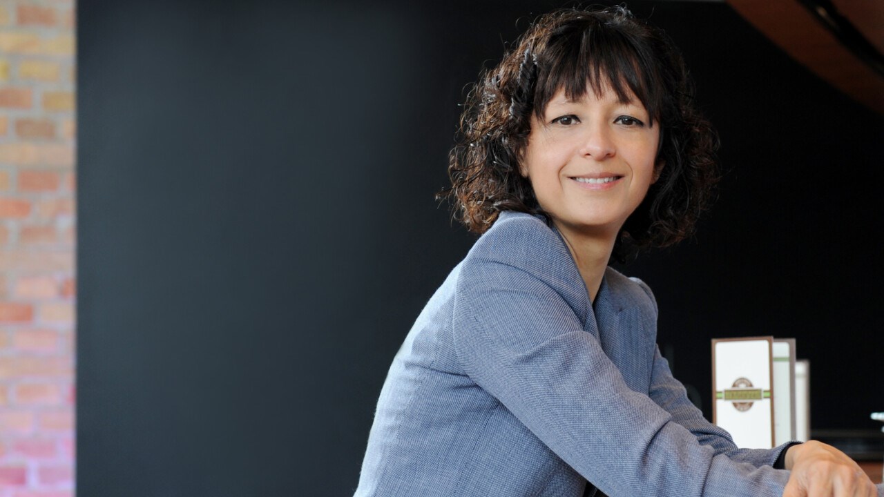 Porträtt av Emmanuelle Charpentier, hedersdoktor vid Umeå universitet.