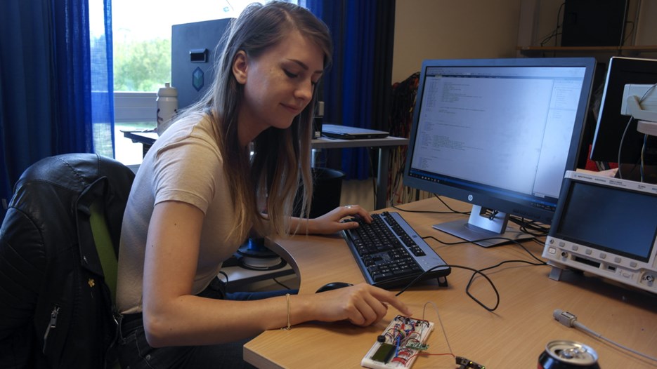 Bild på Frida Granberg, student, högskoleingenjörsprogrammet i elektronik och datorteknik/medicinsk teknik.