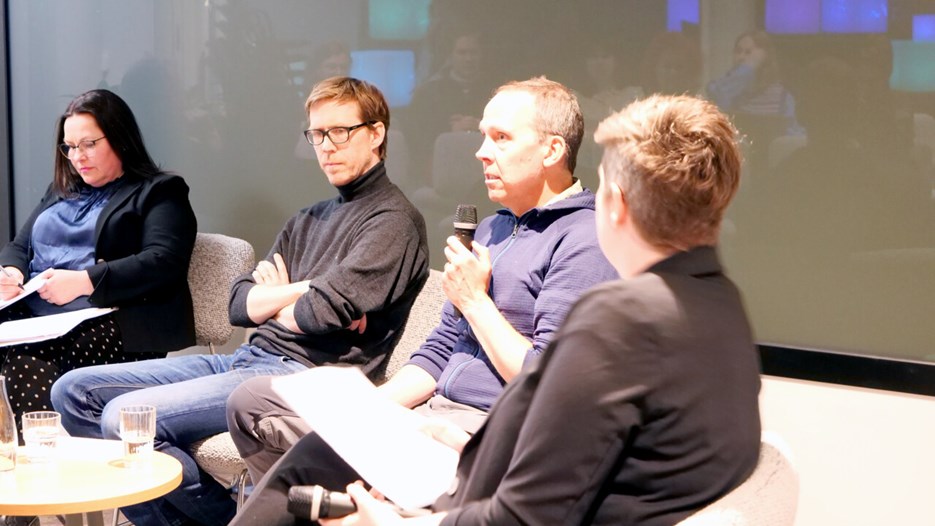 Keith Larson pratar på symposiet