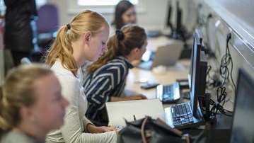 Vid Medicinska fakulteten finns 12 hälsovetenskapliga program.